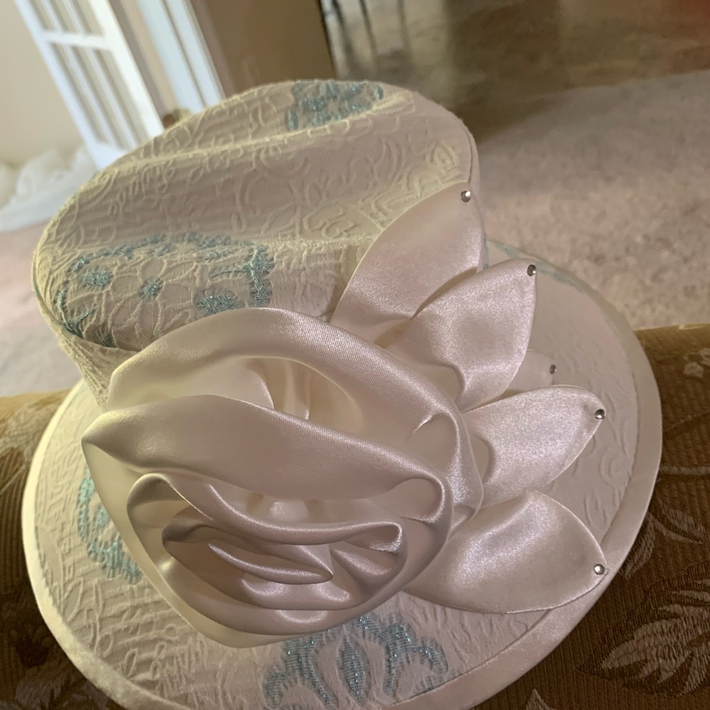 Elegant Cream Floral Women's Hat